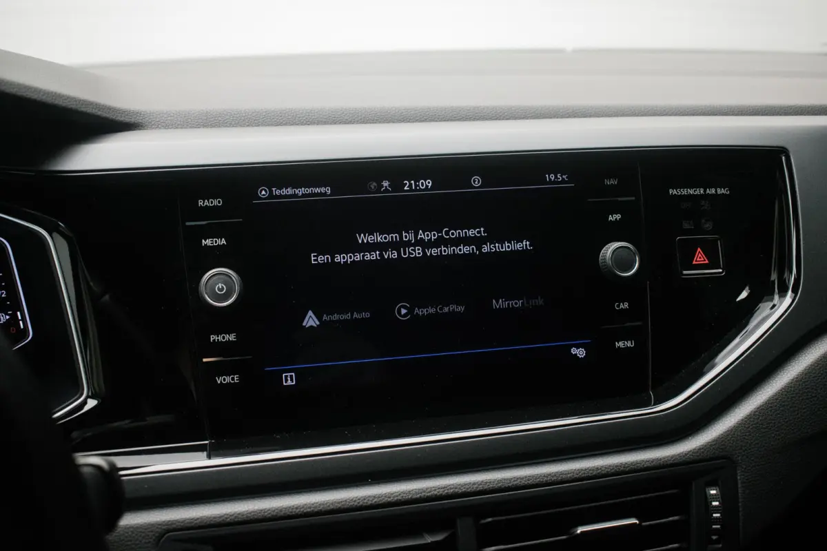 1.0 TSI R-LINE NL-auto [ IQ Light Stoelverwarming Virtual Cockpit Alcantara Adaptive Cruise Control Lane Assist ]