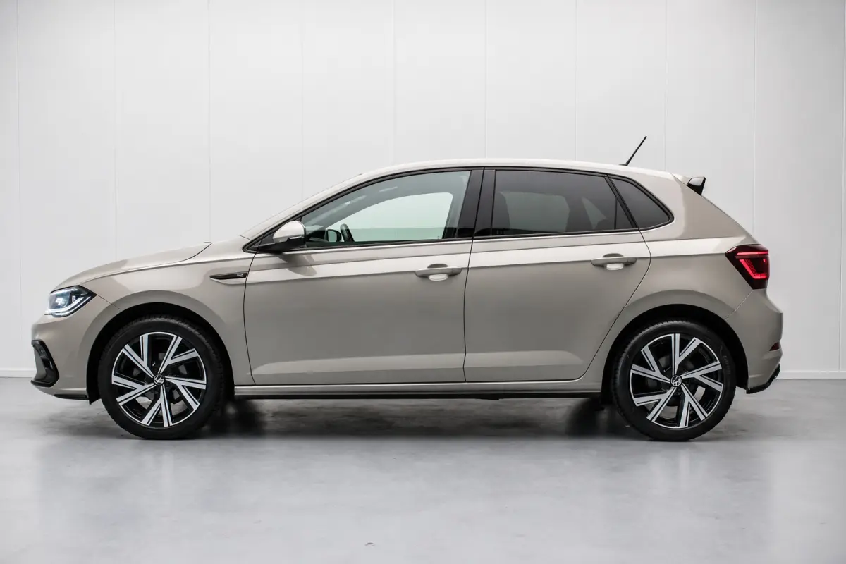 1.0 TSI R-LINE NL-auto [ IQ Light Stoelverwarming Virtual Cockpit Alcantara Adaptive Cruise Control Lane Assist ]