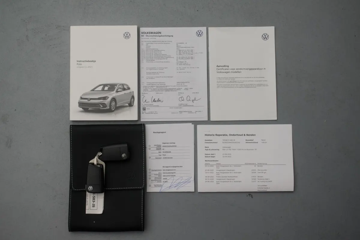 1.0 TSI R-LINE NL-auto [ IQ Light Stoelverwarming Virtual Cockpit Alcantara Adaptive Cruise Control Lane Assist ]