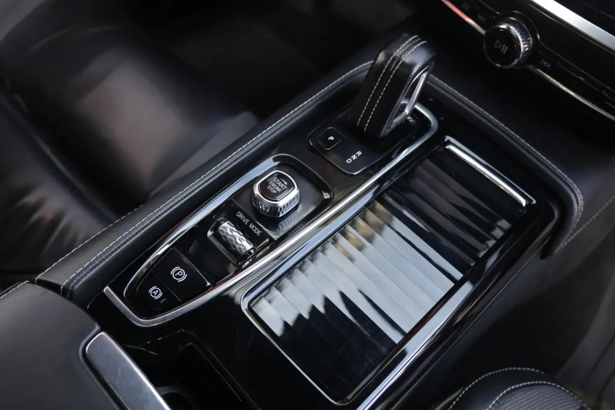 T6 Recharge AWD R-Design
