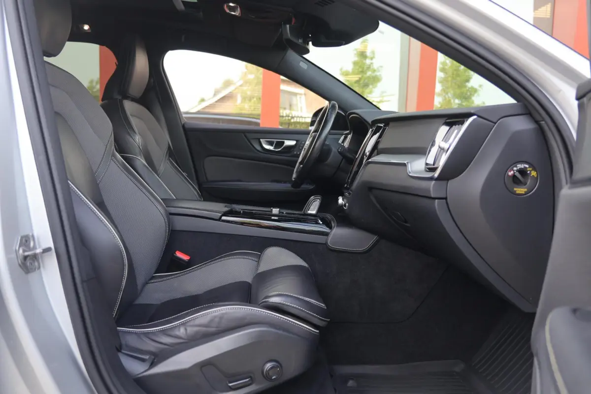 T6 Recharge AWD R-Design