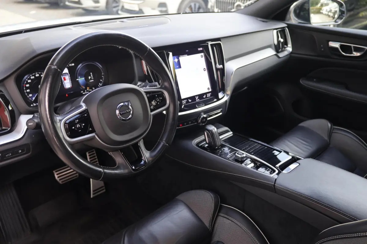 T6 Recharge AWD R-Design