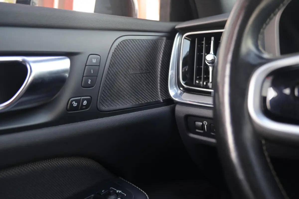 T6 Recharge AWD R-Design
