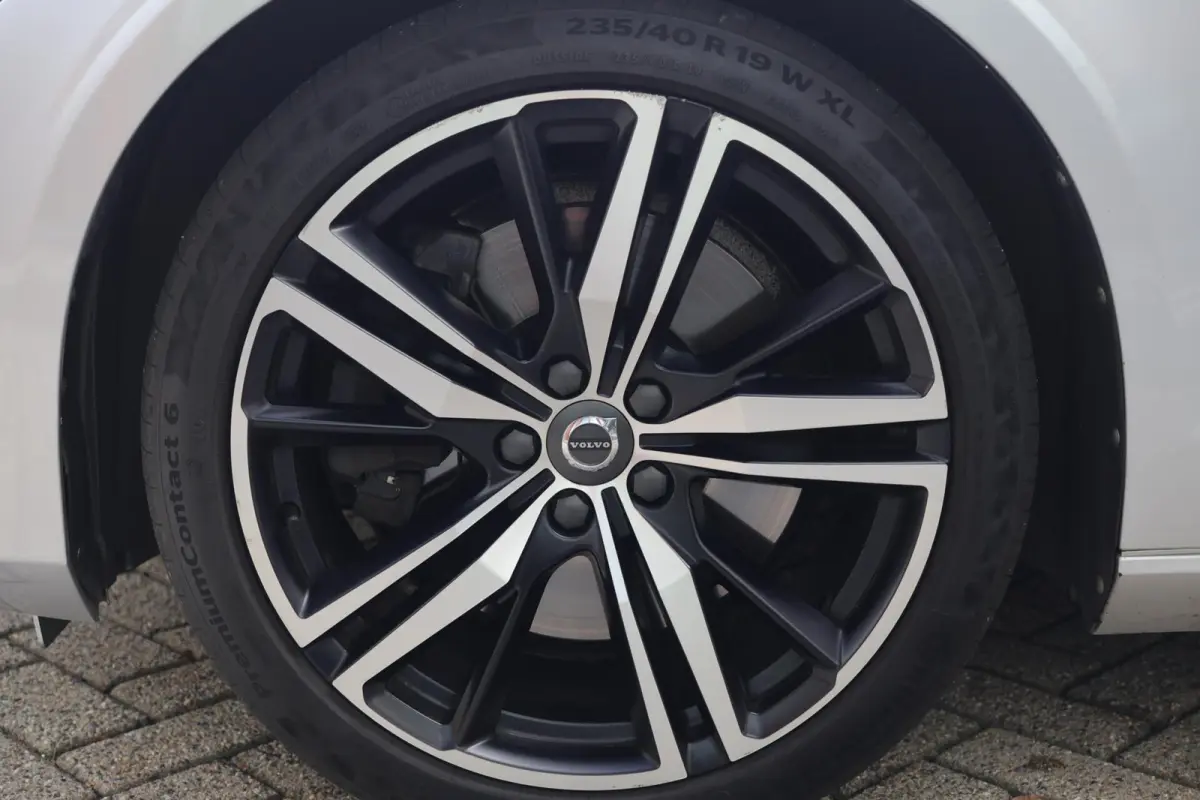 T6 Recharge AWD R-Design