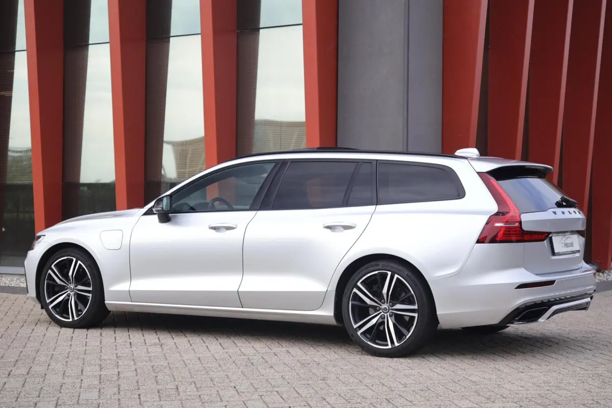 T6 Recharge AWD R-Design