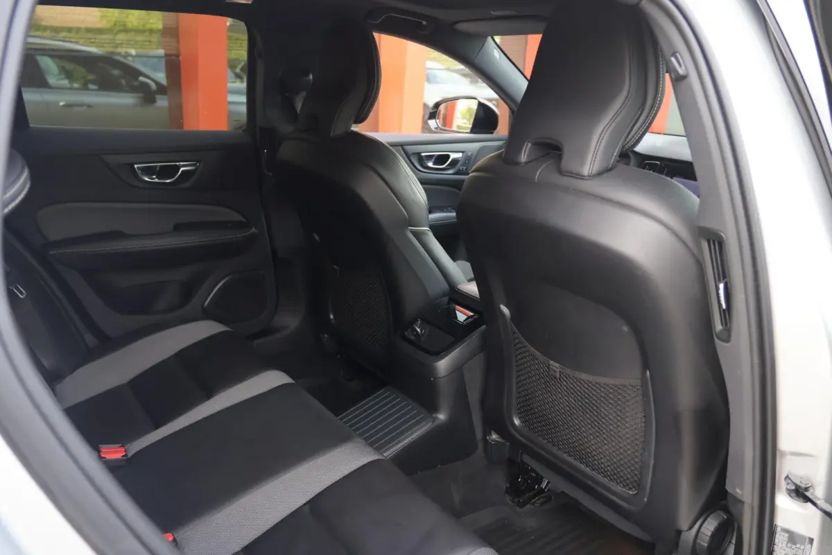 T6 Recharge AWD R-Design