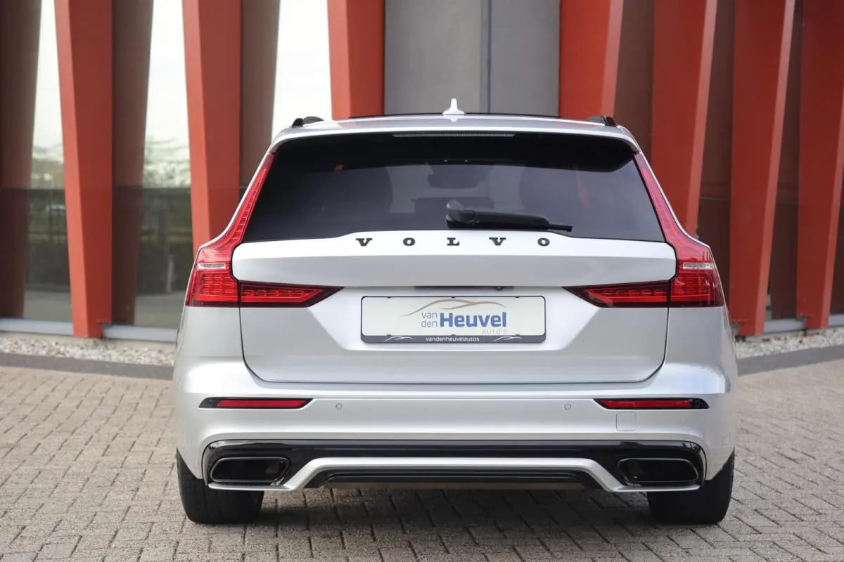 T6 Recharge AWD R-Design