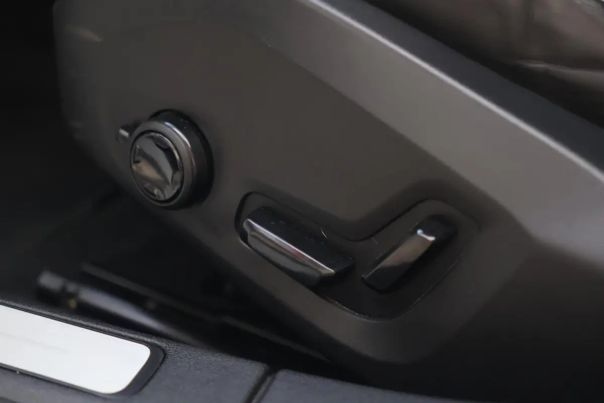 T6 Recharge AWD R-Design