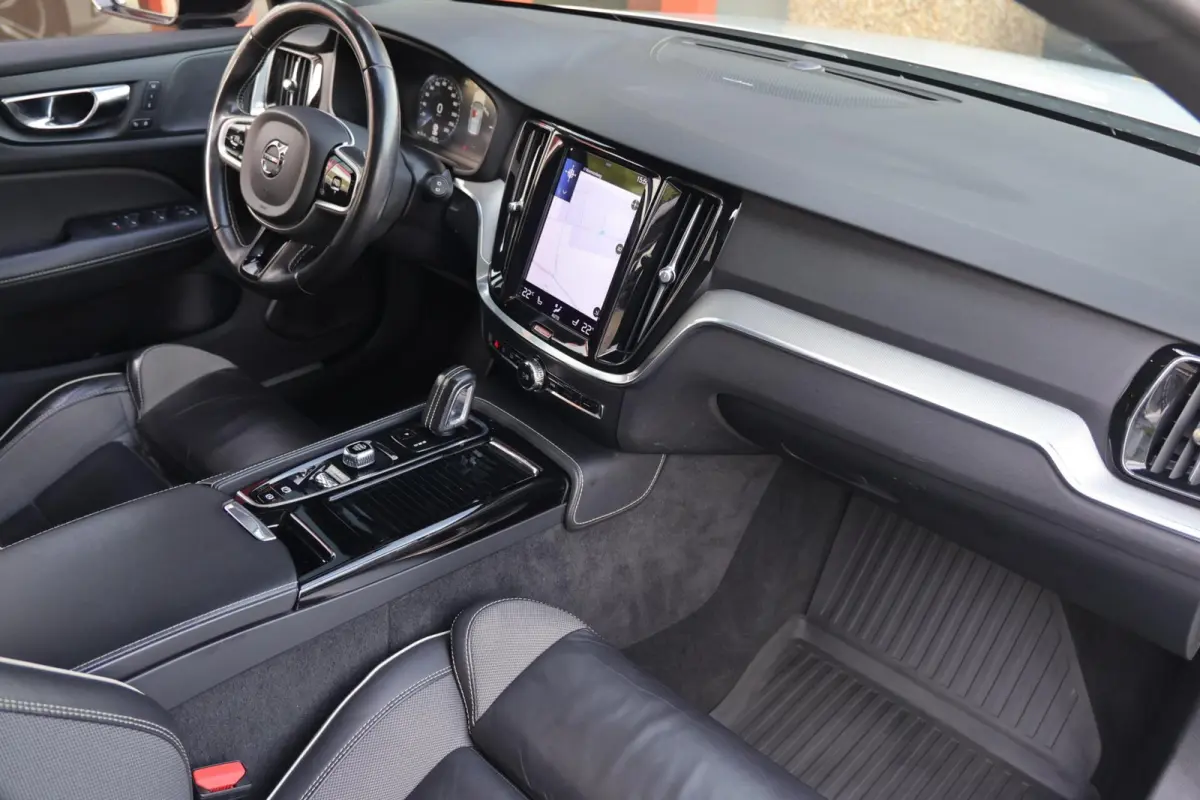 T6 Recharge AWD R-Design