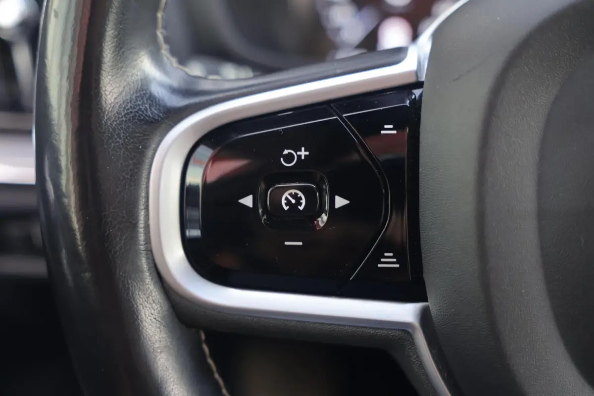 T6 Recharge AWD R-Design