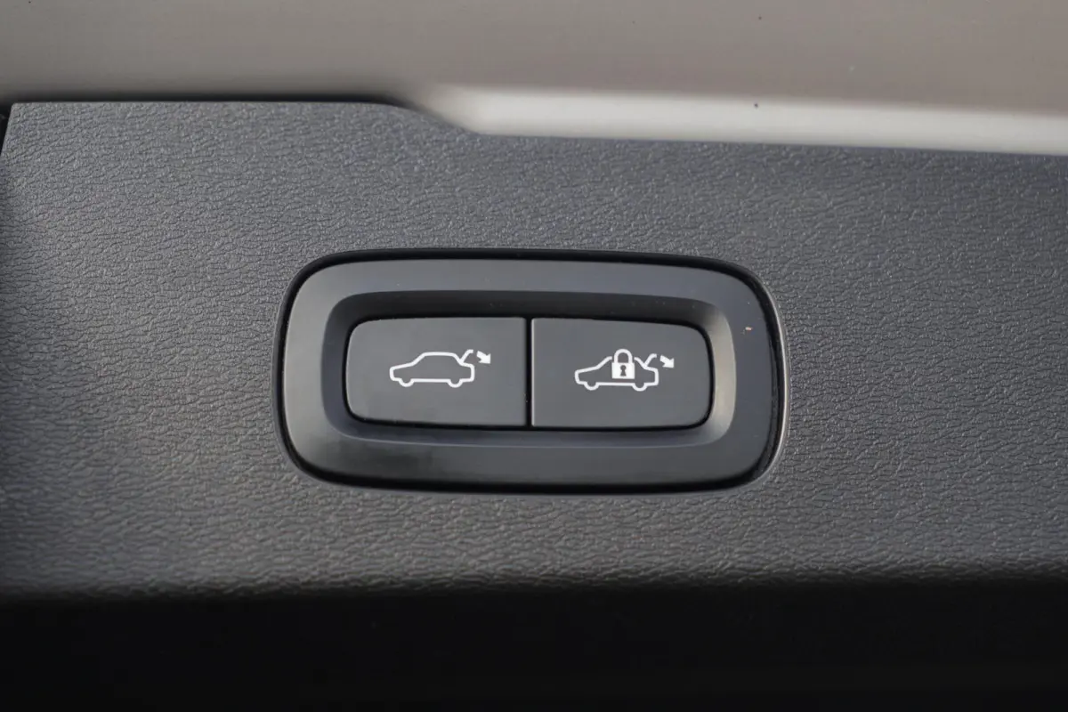 T6 Recharge AWD R-Design