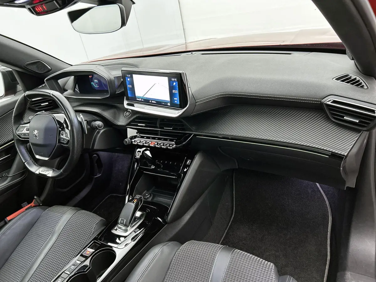 1.2 130pk GT-Line Automaat | Trekhaak | Navigatie | Adaptieve Cruise Control | Camera | Dodehoekdetectie | Climate Control | LED | 17"LMV |