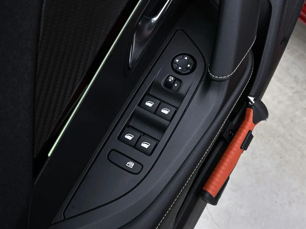 1.2 130pk GT-Line Automaat | Trekhaak | Navigatie | Adaptieve Cruise Control | Camera | Dodehoekdetectie | Climate Control | LED | 17"LMV |