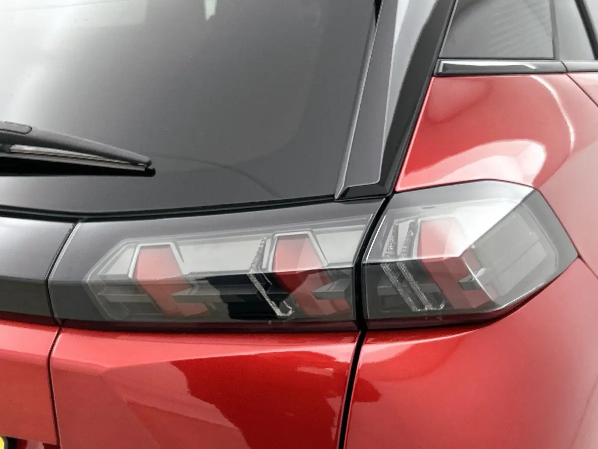 1.2 130pk GT-Line Automaat | Trekhaak | Navigatie | Adaptieve Cruise Control | Camera | Dodehoekdetectie | Climate Control | LED | 17"LMV |