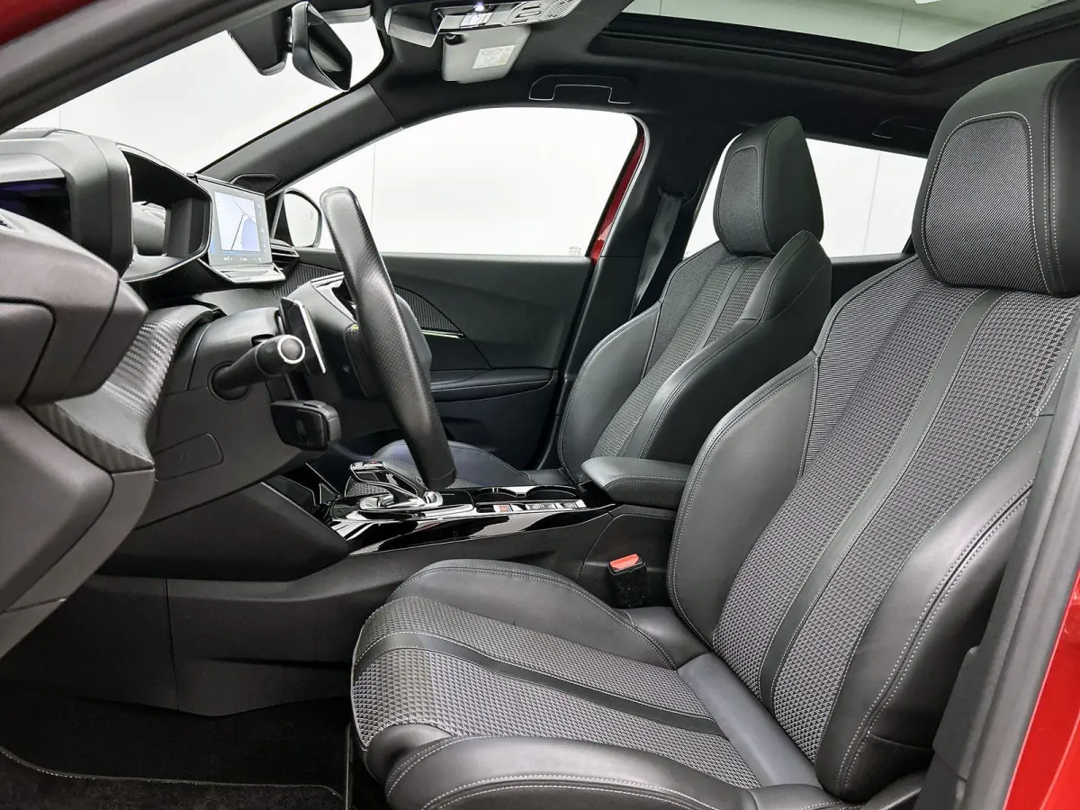 1.2 130pk GT-Line Automaat | Trekhaak | Navigatie | Adaptieve Cruise Control | Camera | Dodehoekdetectie | Climate Control | LED | 17"LMV |