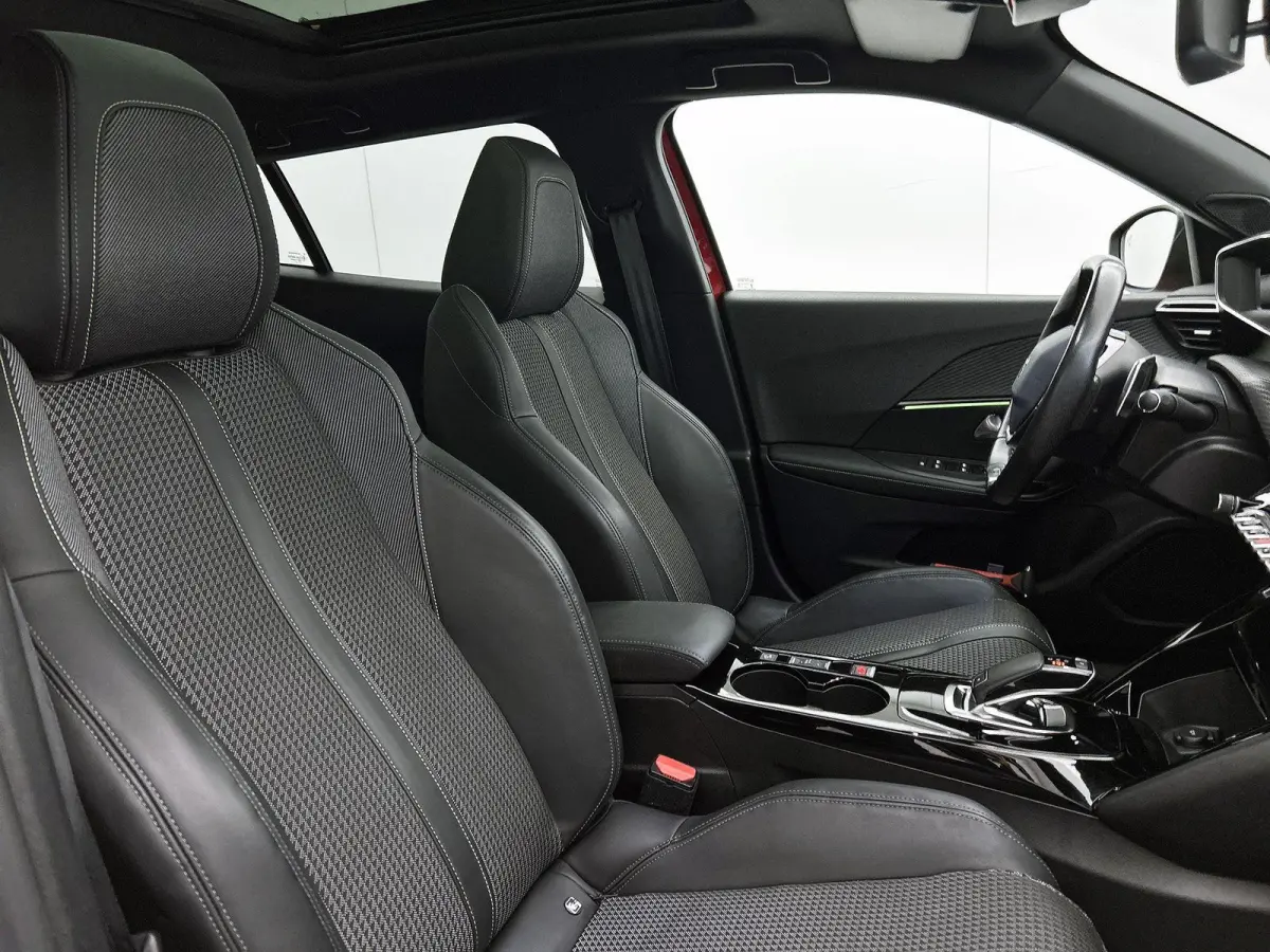 1.2 130pk GT-Line Automaat | Trekhaak | Navigatie | Adaptieve Cruise Control | Camera | Dodehoekdetectie | Climate Control | LED | 17"LMV |