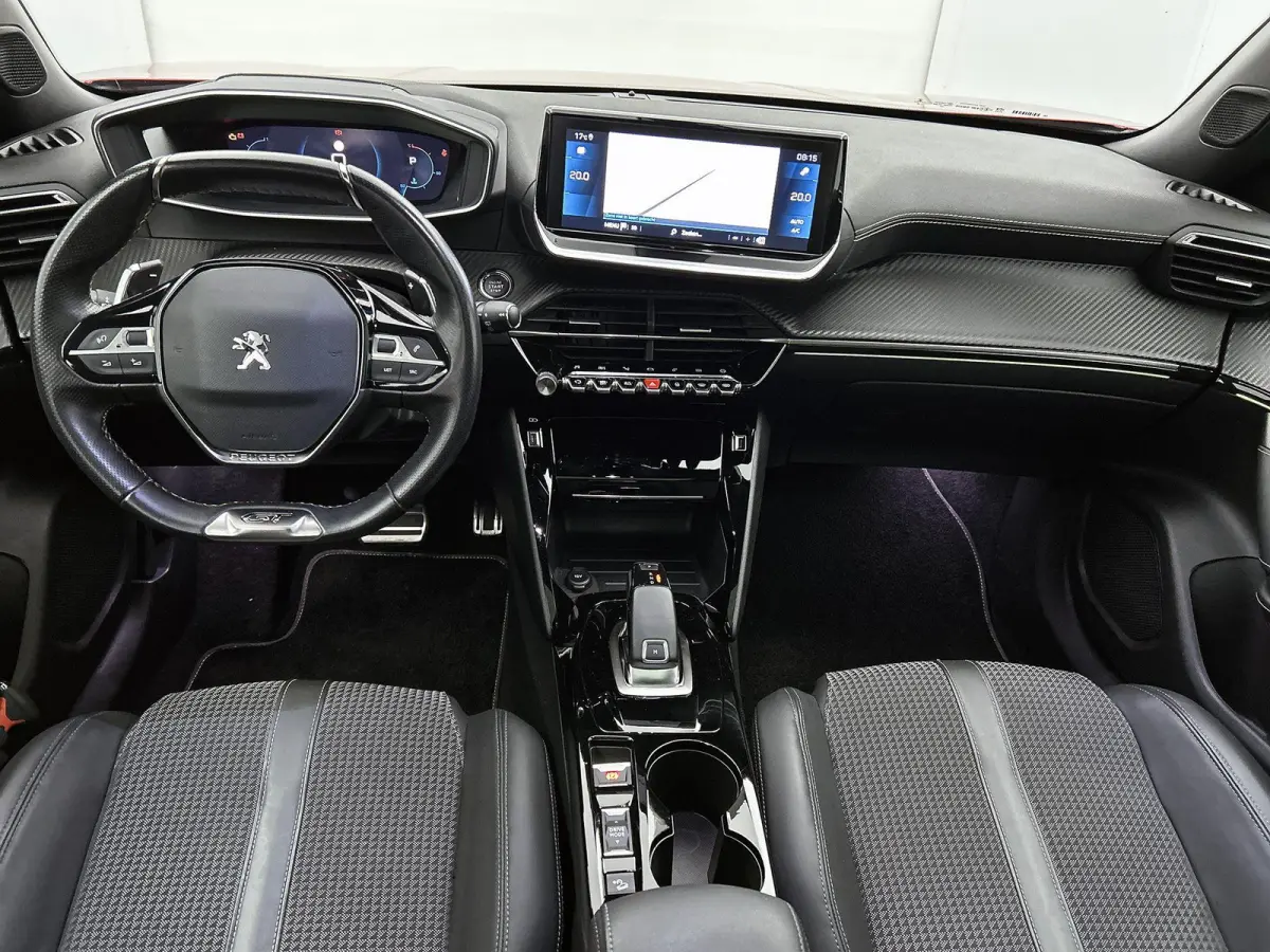 1.2 130pk GT-Line Automaat | Trekhaak | Navigatie | Adaptieve Cruise Control | Camera | Dodehoekdetectie | Climate Control | LED | 17"LMV |