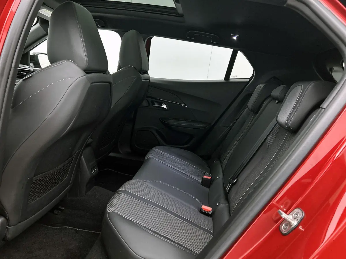 1.2 130pk GT-Line Automaat | Trekhaak | Navigatie | Adaptieve Cruise Control | Camera | Dodehoekdetectie | Climate Control | LED | 17"LMV |