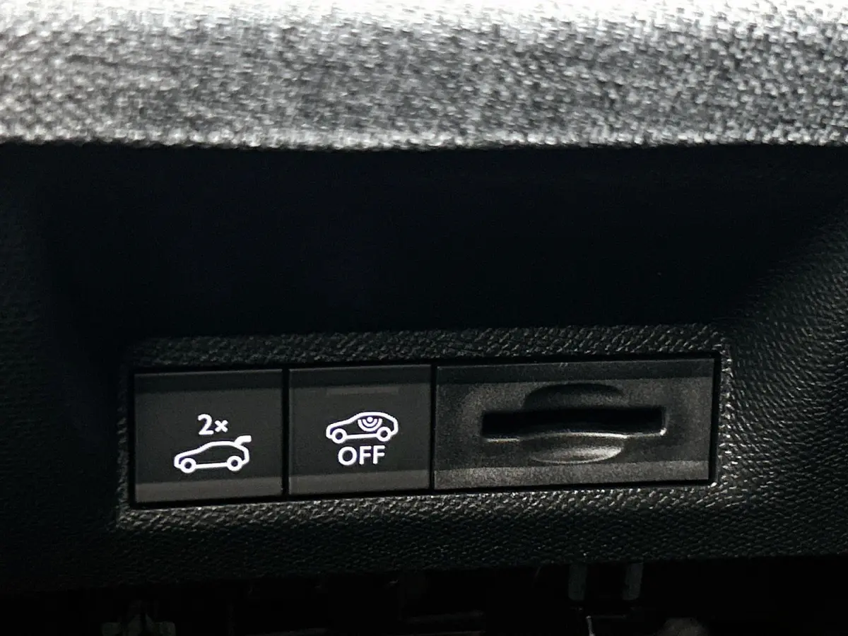 GT 230pk Long Range 97 kWh Automaat | Navigatie | Schuif/Kantel Dak | Elektrische Stoelen | Camera Voor + Achter | Elektrische Achterklep | Warmtepomp |  HiFi Focal |