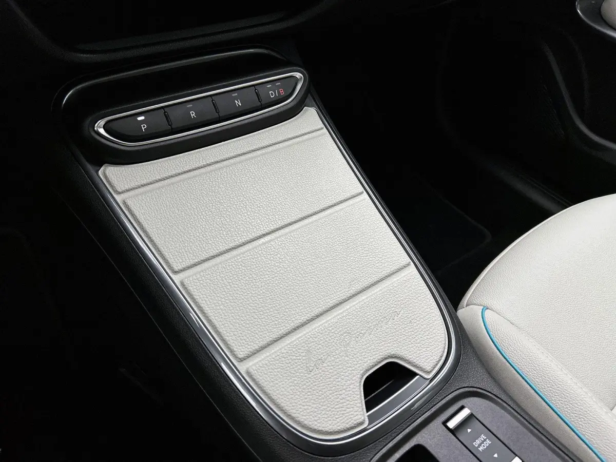156pk La Prima 54 kWh Automaat | 3 Fase | Elektrische Achterklep | Elektrische Bestuurdersstoel met Massage | Navigatie | Climate Control | Adaptieve Cruise Control | 18" LMV | Achteruitrijc