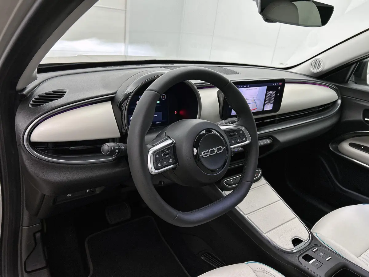 156pk La Prima 54 kWh Automaat | 3 Fase | Elektrische Achterklep | Elektrische Bestuurdersstoel met Massage | Navigatie | Climate Control | Adaptieve Cruise Control | 18" LMV | Achteruitrijc