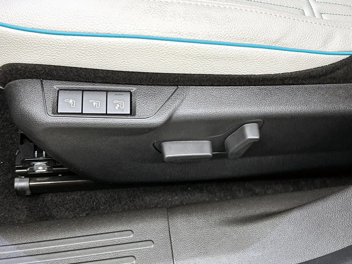 156pk La Prima 54 kWh Automaat | 3 Fase | Elektrische Achterklep | Elektrische Bestuurdersstoel met Massage | Navigatie | Climate Control | Adaptieve Cruise Control | 18" LMV | Achteruitrijc