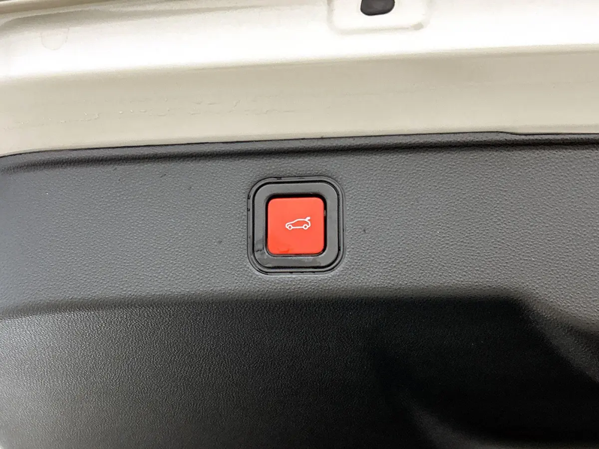 156pk La Prima 54 kWh Automaat | 3 Fase | Elektrische Achterklep | Elektrische Bestuurdersstoel met Massage | Navigatie | Climate Control | Adaptieve Cruise Control | 18" LMV | Achteruitrijc