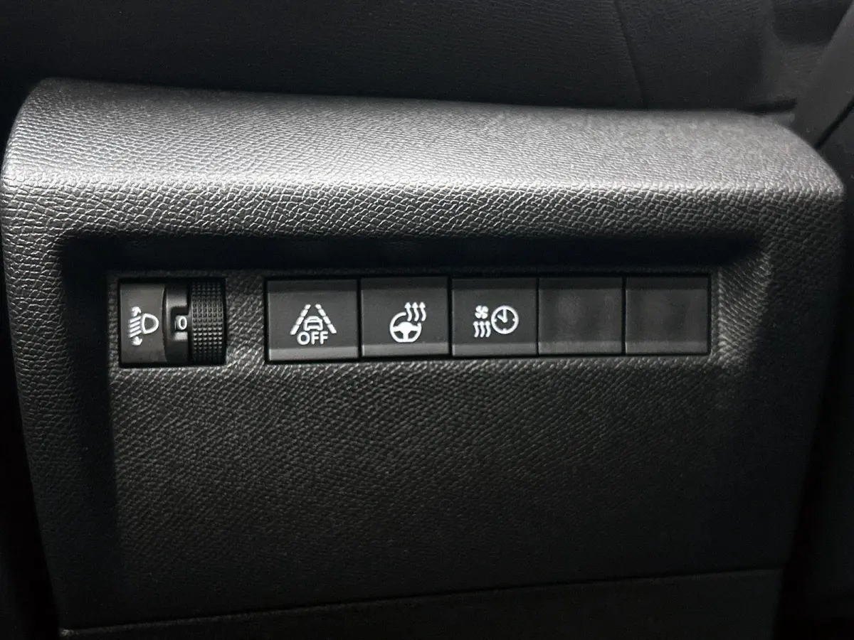 136pk Feel 50 kWh Automaat | 1ste Eigenaar | Apple Carplay/Android Auto | Adaptieve Cruise Control | Climate Control | Full-LED | 17"LMV | Camera |