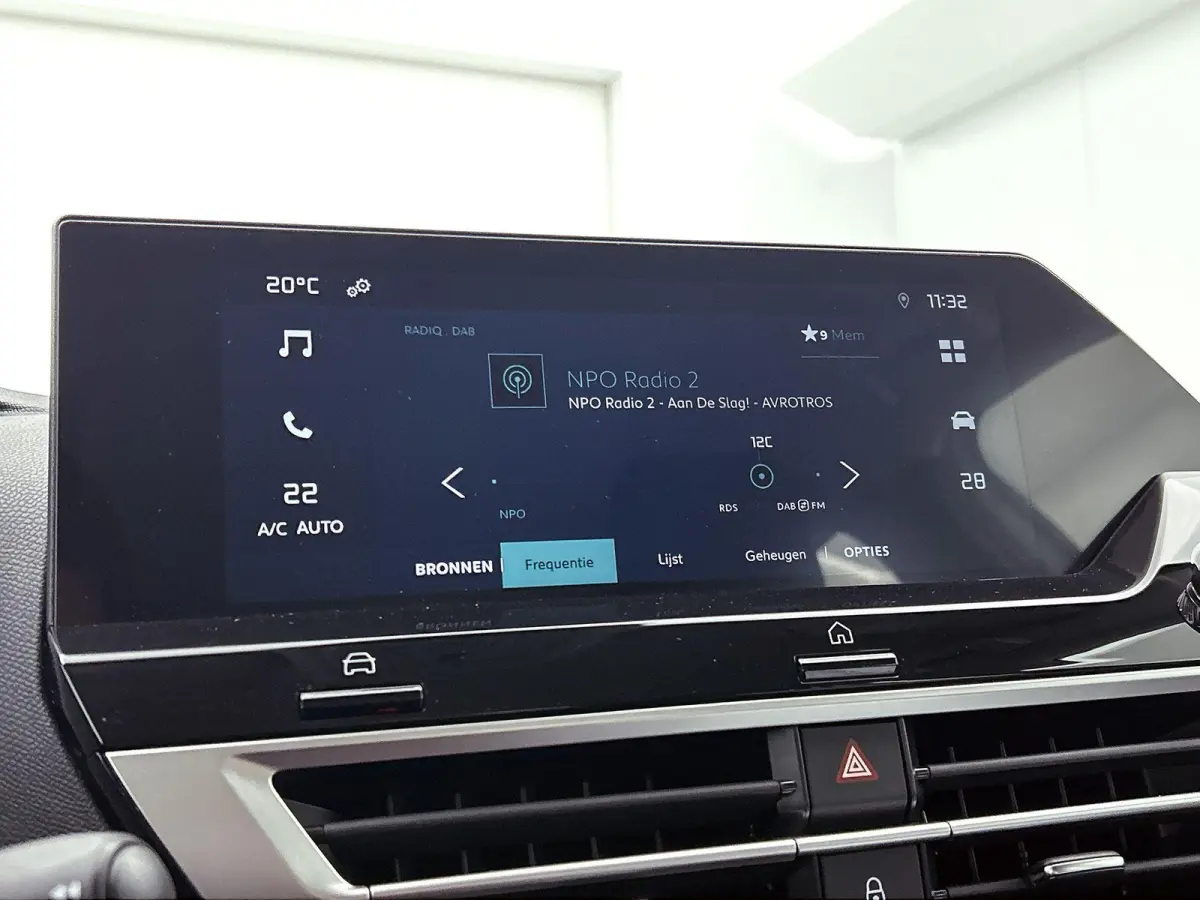136pk Feel 50 kWh Automaat | 1ste Eigenaar | Apple Carplay/Android Auto | Adaptieve Cruise Control | Climate Control | Full-LED | 17"LMV | Camera |