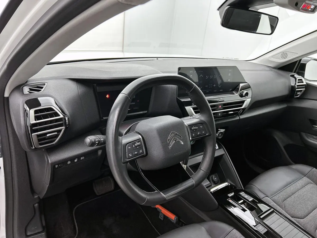 136pk Feel 50 kWh Automaat | 1ste Eigenaar | Apple Carplay/Android Auto | Adaptieve Cruise Control | Climate Control | Full-LED | 17"LMV | Camera |
