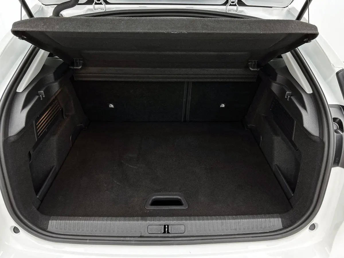 136pk Feel 50 kWh Automaat | 1ste Eigenaar | Apple Carplay/Android Auto | Adaptieve Cruise Control | Climate Control | Full-LED | 17"LMV | Camera |
