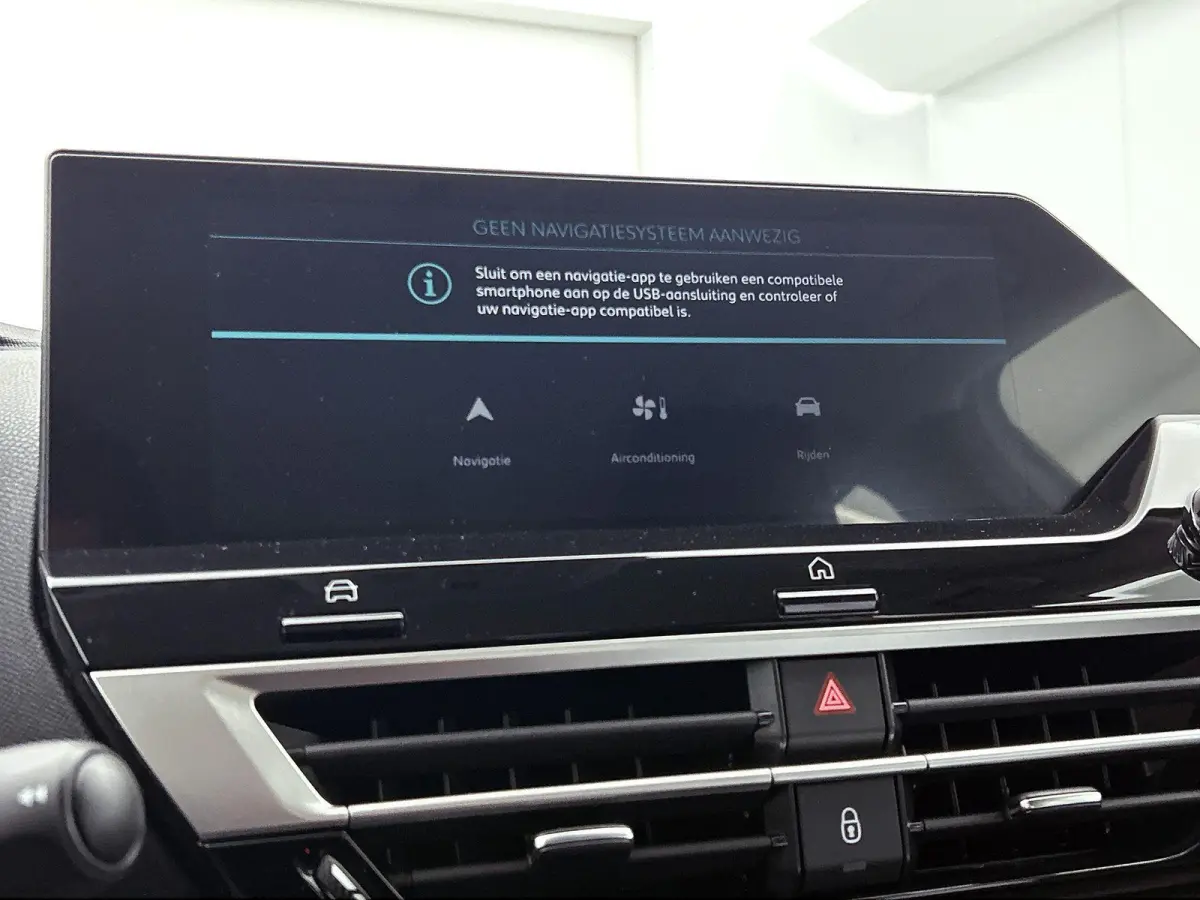 136pk Feel 50 kWh Automaat | 1ste Eigenaar | Apple Carplay/Android Auto | Adaptieve Cruise Control | Climate Control | Full-LED | 17"LMV | Camera |