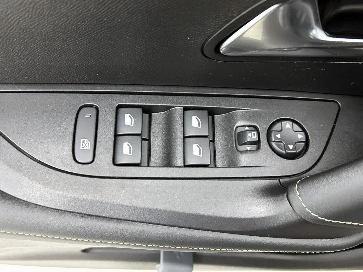 1.2 130pk GT Automaat | Trekhaak | Navigatie | Camera Voor + Achter | Climate Control | Adaptieve Cruise Control | 17"LMV | Dodehoekdetectie | 17"LMV |