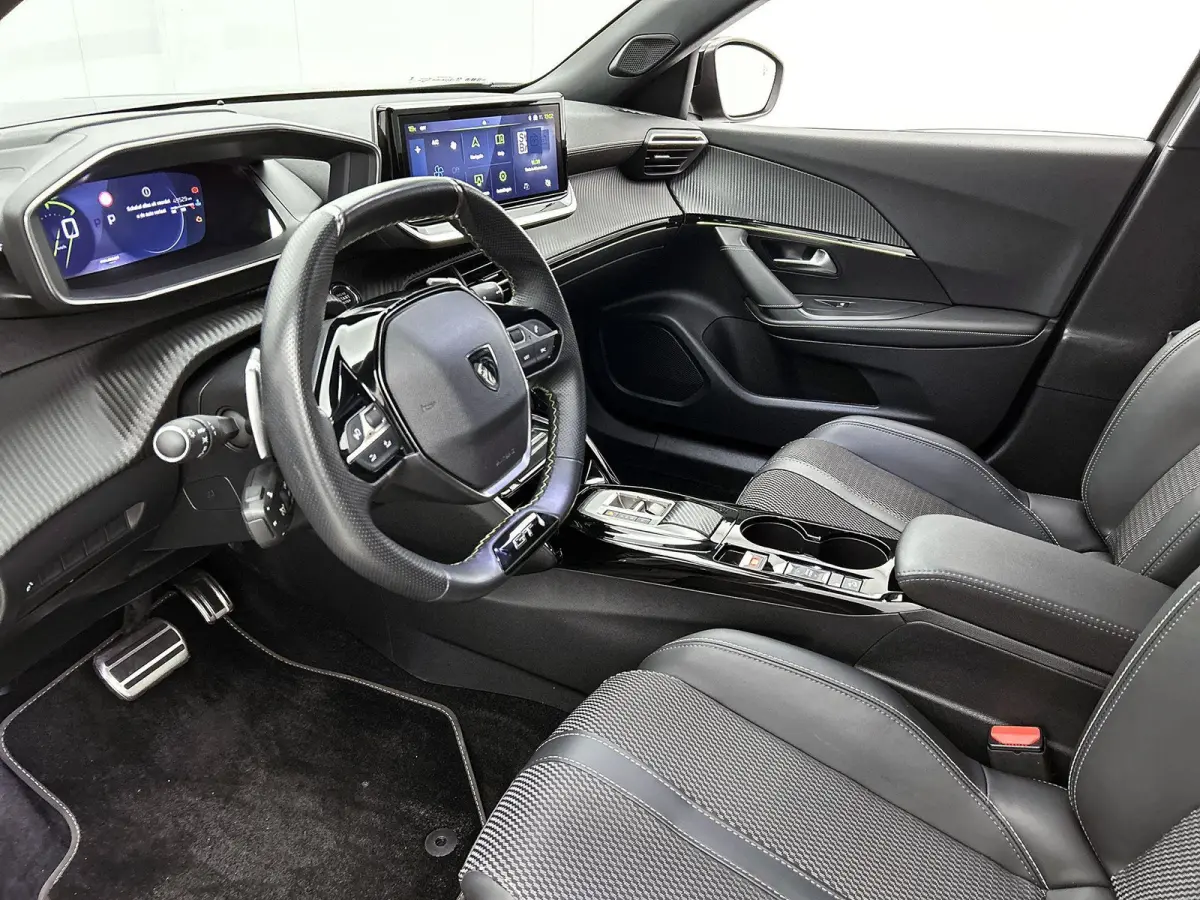 1.2 130pk GT Automaat | Trekhaak | Navigatie | Camera Voor + Achter | Climate Control | Adaptieve Cruise Control | 17"LMV | Dodehoekdetectie | 17"LMV |