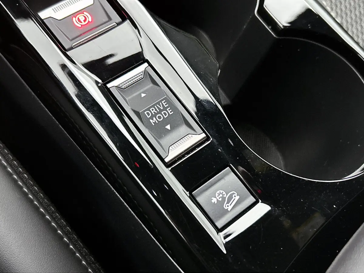 1.2 130pk GT Automaat | Trekhaak | Navigatie | Camera Voor + Achter | Climate Control | Adaptieve Cruise Control | 17"LMV | Dodehoekdetectie | 17"LMV |
