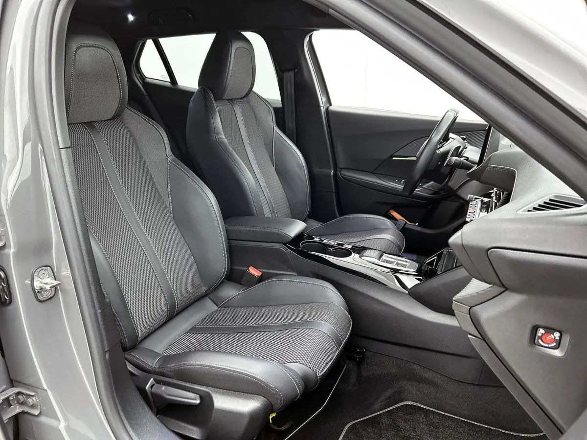 1.2 130pk GT Automaat | Trekhaak | Navigatie | Camera Voor + Achter | Climate Control | Adaptieve Cruise Control | 17"LMV | Dodehoekdetectie | 17"LMV |