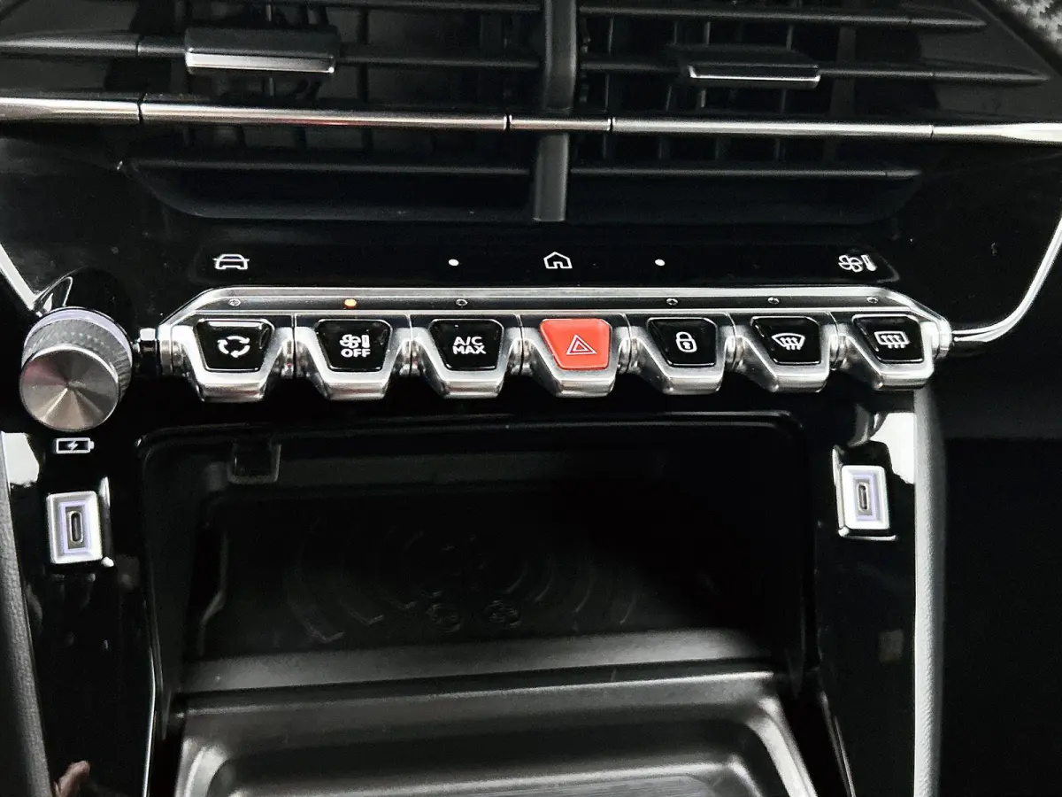 1.2 130pk GT Automaat | Trekhaak | Navigatie | Camera Voor + Achter | Climate Control | Adaptieve Cruise Control | 17"LMV | Dodehoekdetectie | 17"LMV |