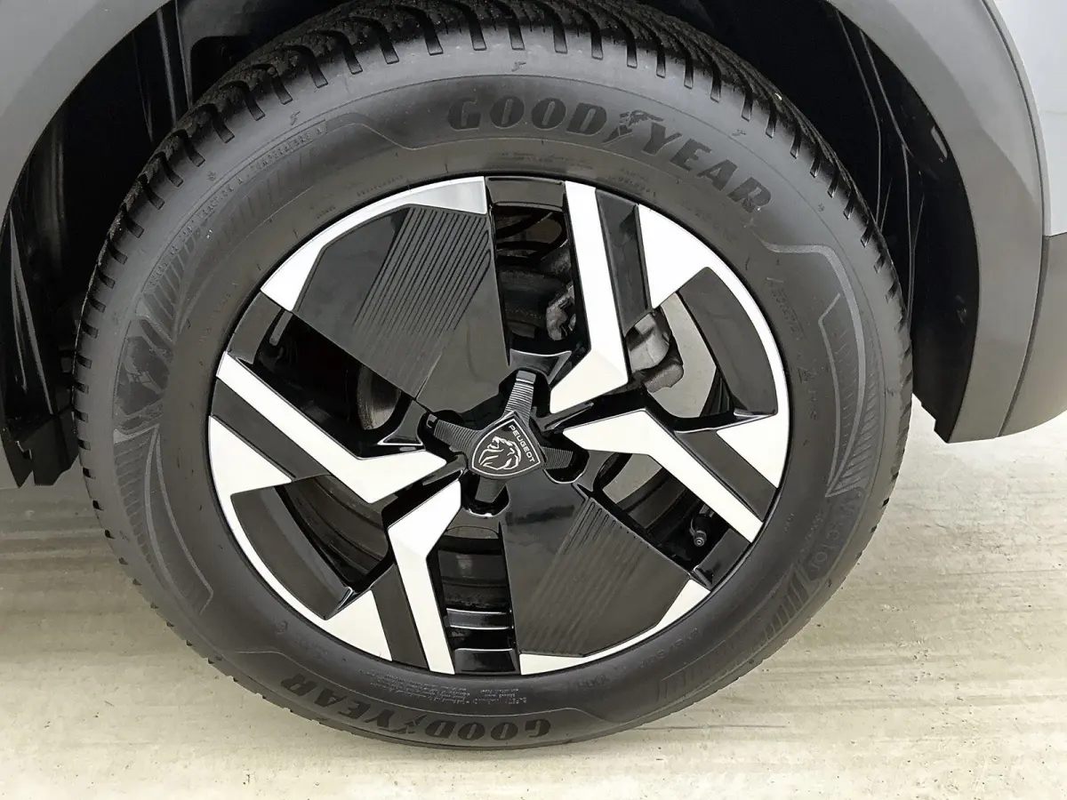 1.2 130pk GT Automaat | Trekhaak | Navigatie | Camera Voor + Achter | Climate Control | Adaptieve Cruise Control | 17"LMV | Dodehoekdetectie | 17"LMV |