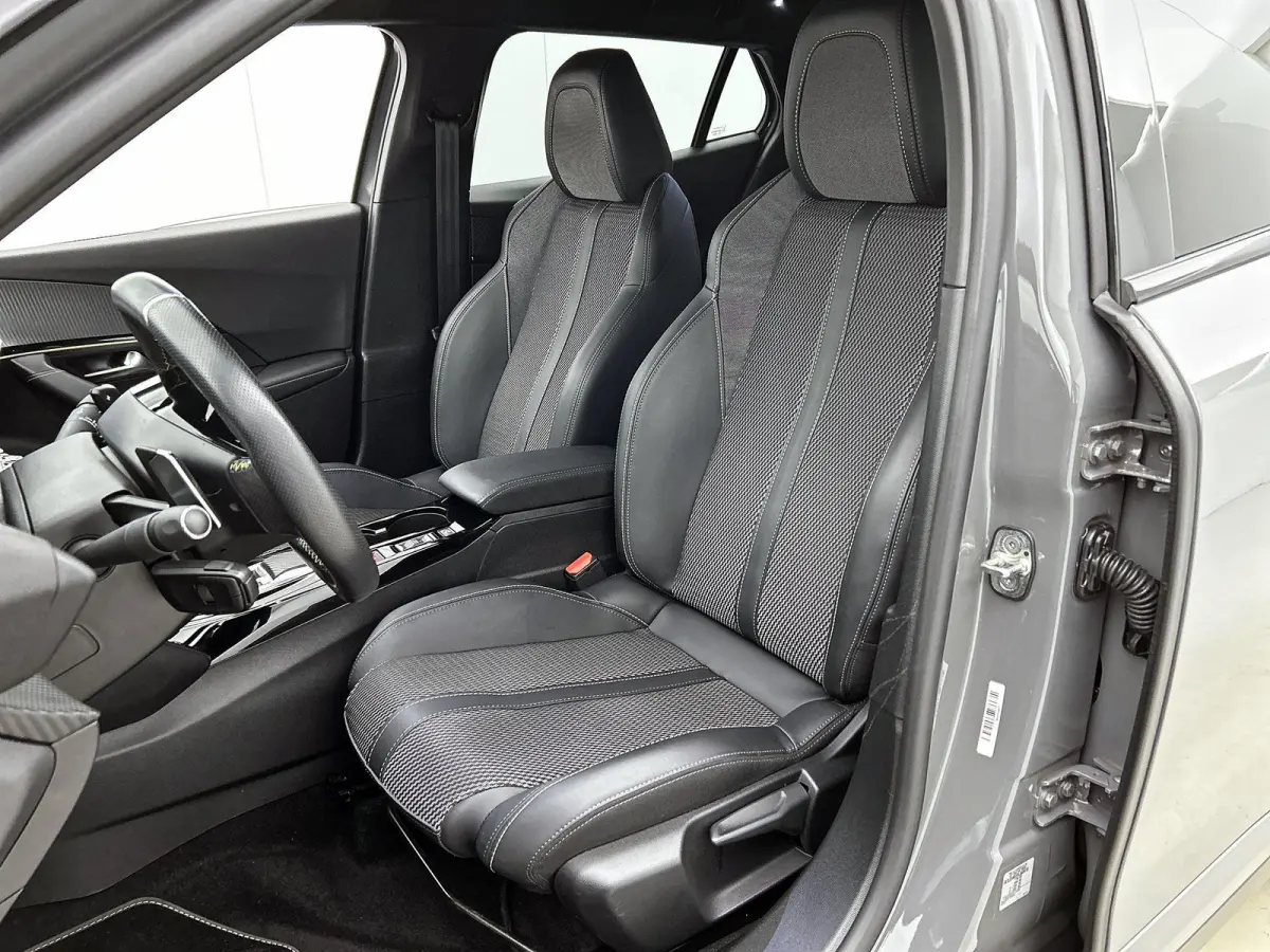 1.2 130pk GT Automaat | Trekhaak | Navigatie | Camera Voor + Achter | Climate Control | Adaptieve Cruise Control | 17"LMV | Dodehoekdetectie | 17"LMV |