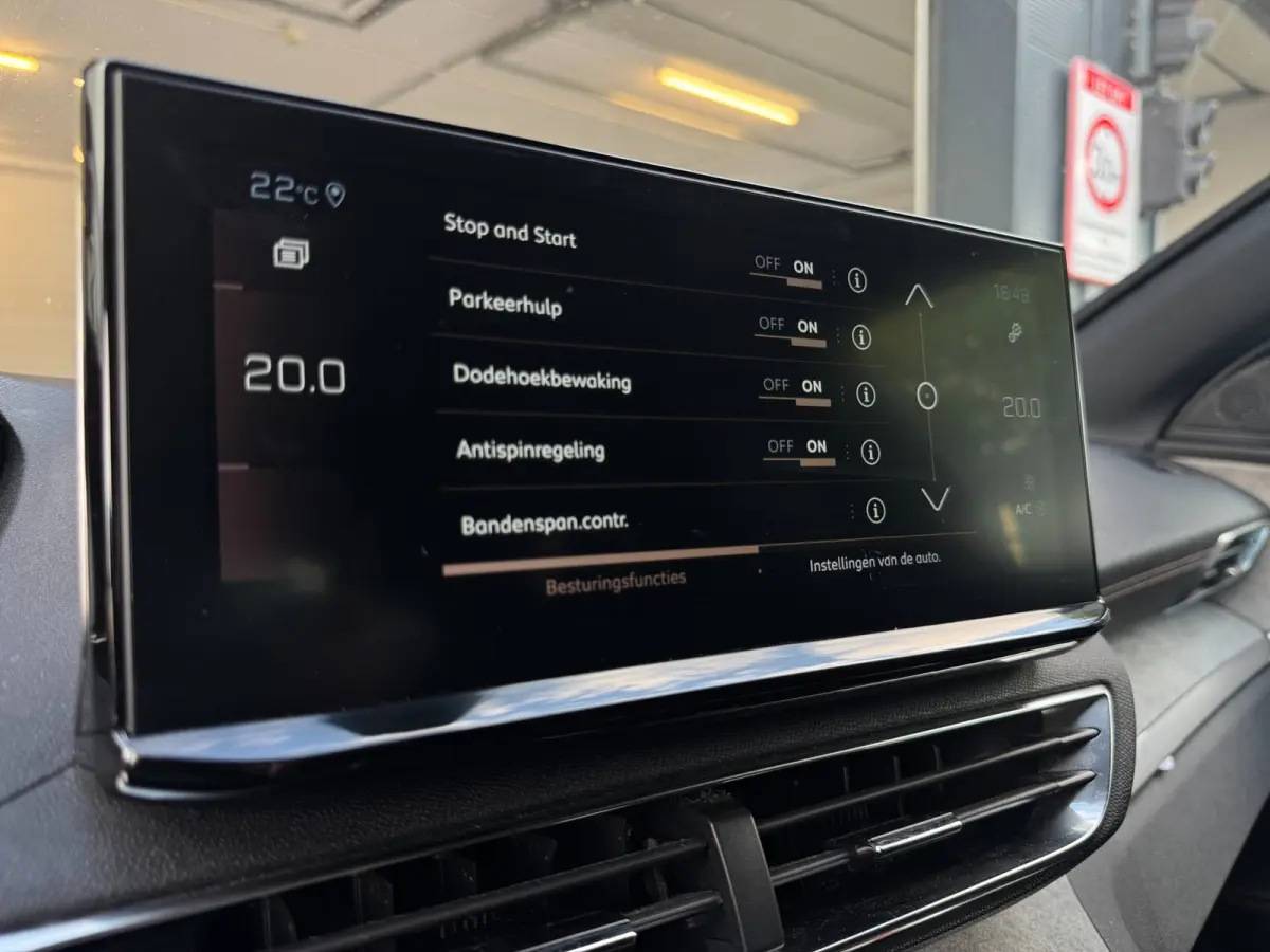 1.2 PureTech GT / NWE DISTR.RIEM !! / 7-ZITTER / ADAPTIEVE CRUISE / AFN. TREKHAAK / CAMERA / CARPLAY / KEYLESS / '18!