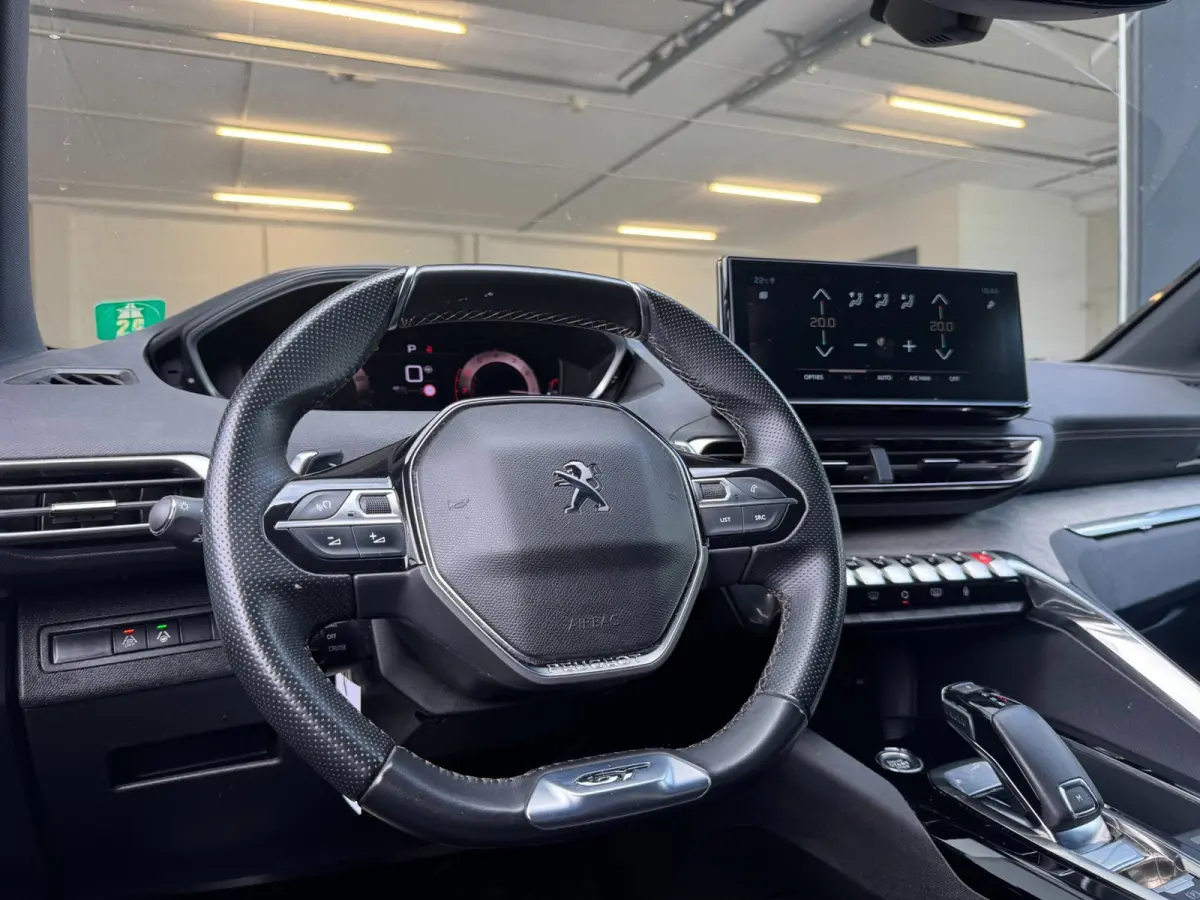 1.2 PureTech GT / NWE DISTR.RIEM !! / 7-ZITTER / ADAPTIEVE CRUISE / AFN. TREKHAAK / CAMERA / CARPLAY / KEYLESS / '18!
