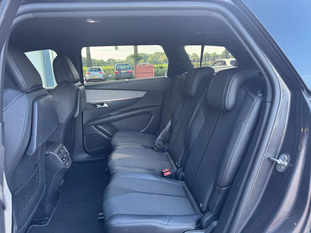1.2 PureTech GT / NWE DISTR.RIEM !! / 7-ZITTER / ADAPTIEVE CRUISE / AFN. TREKHAAK / CAMERA / CARPLAY / KEYLESS / '18!