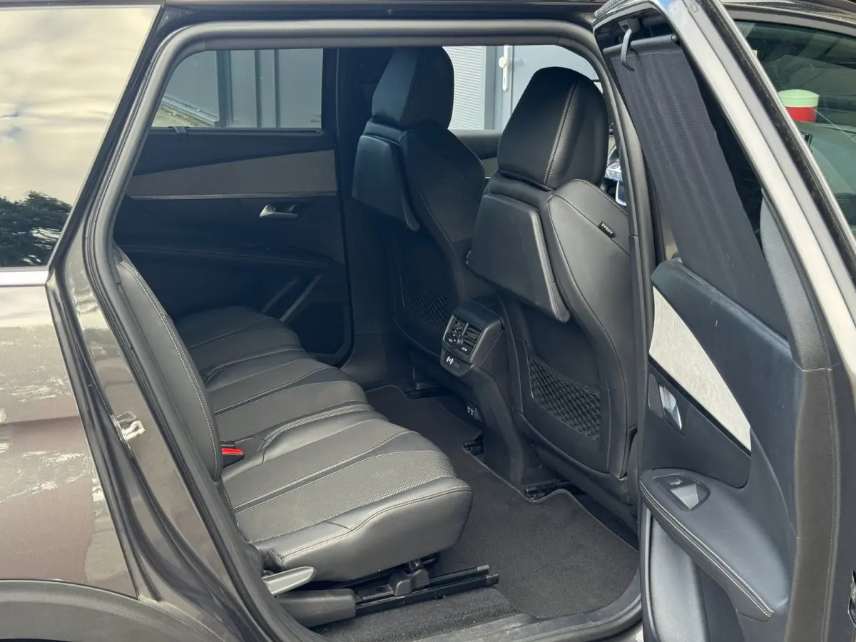 1.2 PureTech GT / NWE DISTR.RIEM !! / 7-ZITTER / ADAPTIEVE CRUISE / AFN. TREKHAAK / CAMERA / CARPLAY / KEYLESS / '18!