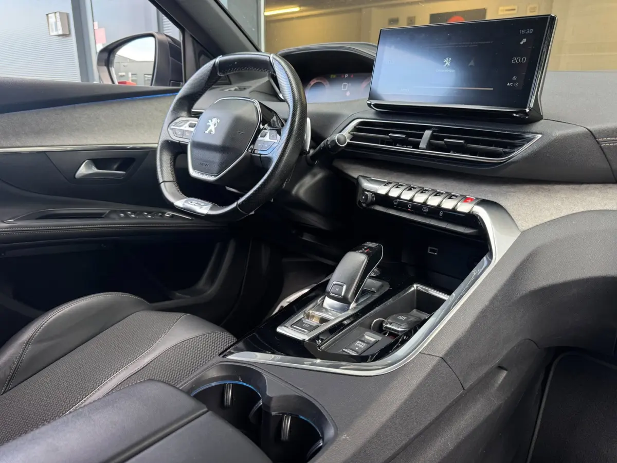1.2 PureTech GT / NWE DISTR.RIEM !! / 7-ZITTER / ADAPTIEVE CRUISE / AFN. TREKHAAK / CAMERA / CARPLAY / KEYLESS / '18!