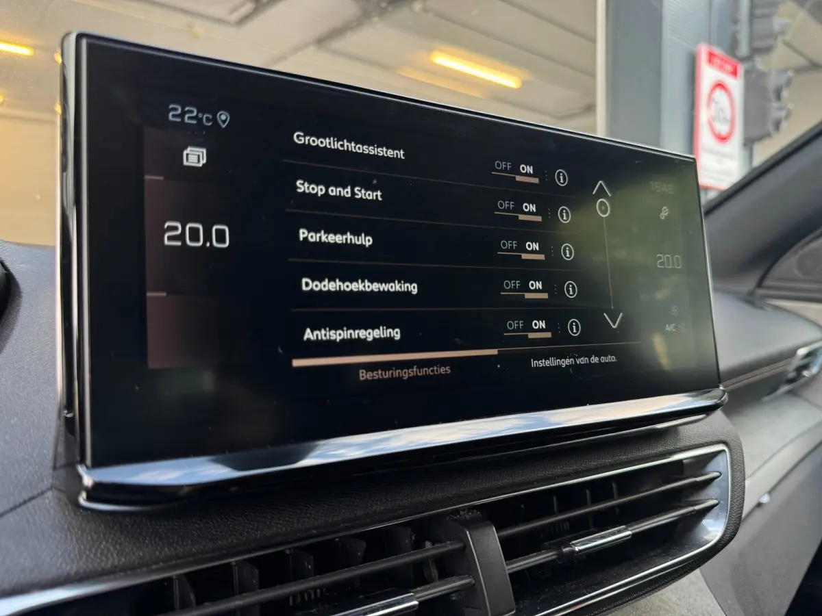 1.2 PureTech GT / NWE DISTR.RIEM !! / 7-ZITTER / ADAPTIEVE CRUISE / AFN. TREKHAAK / CAMERA / CARPLAY / KEYLESS / '18!