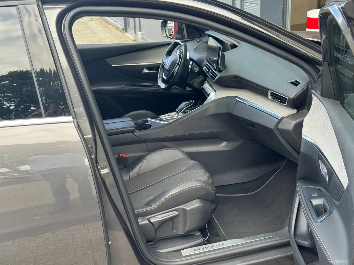 1.2 PureTech GT / NWE DISTR.RIEM !! / 7-ZITTER / ADAPTIEVE CRUISE / AFN. TREKHAAK / CAMERA / CARPLAY / KEYLESS / '18!