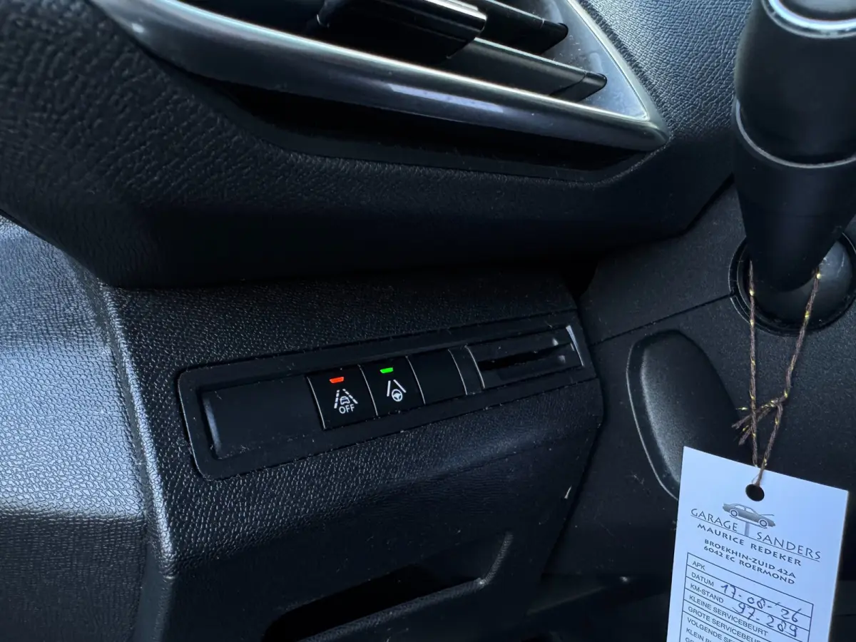 1.2 PureTech GT / NWE DISTR.RIEM !! / 7-ZITTER / ADAPTIEVE CRUISE / AFN. TREKHAAK / CAMERA / CARPLAY / KEYLESS / '18!