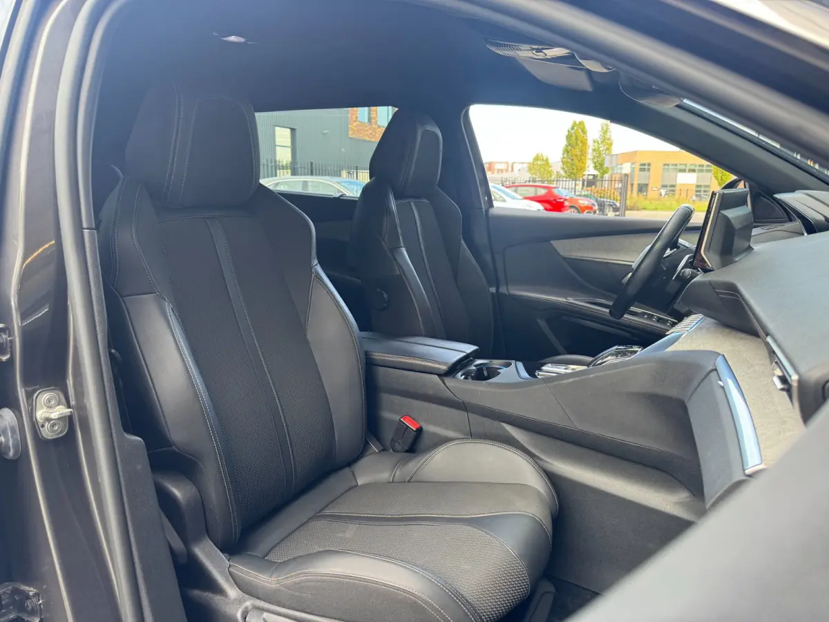 1.2 PureTech GT / NWE DISTR.RIEM !! / 7-ZITTER / ADAPTIEVE CRUISE / AFN. TREKHAAK / CAMERA / CARPLAY / KEYLESS / '18!