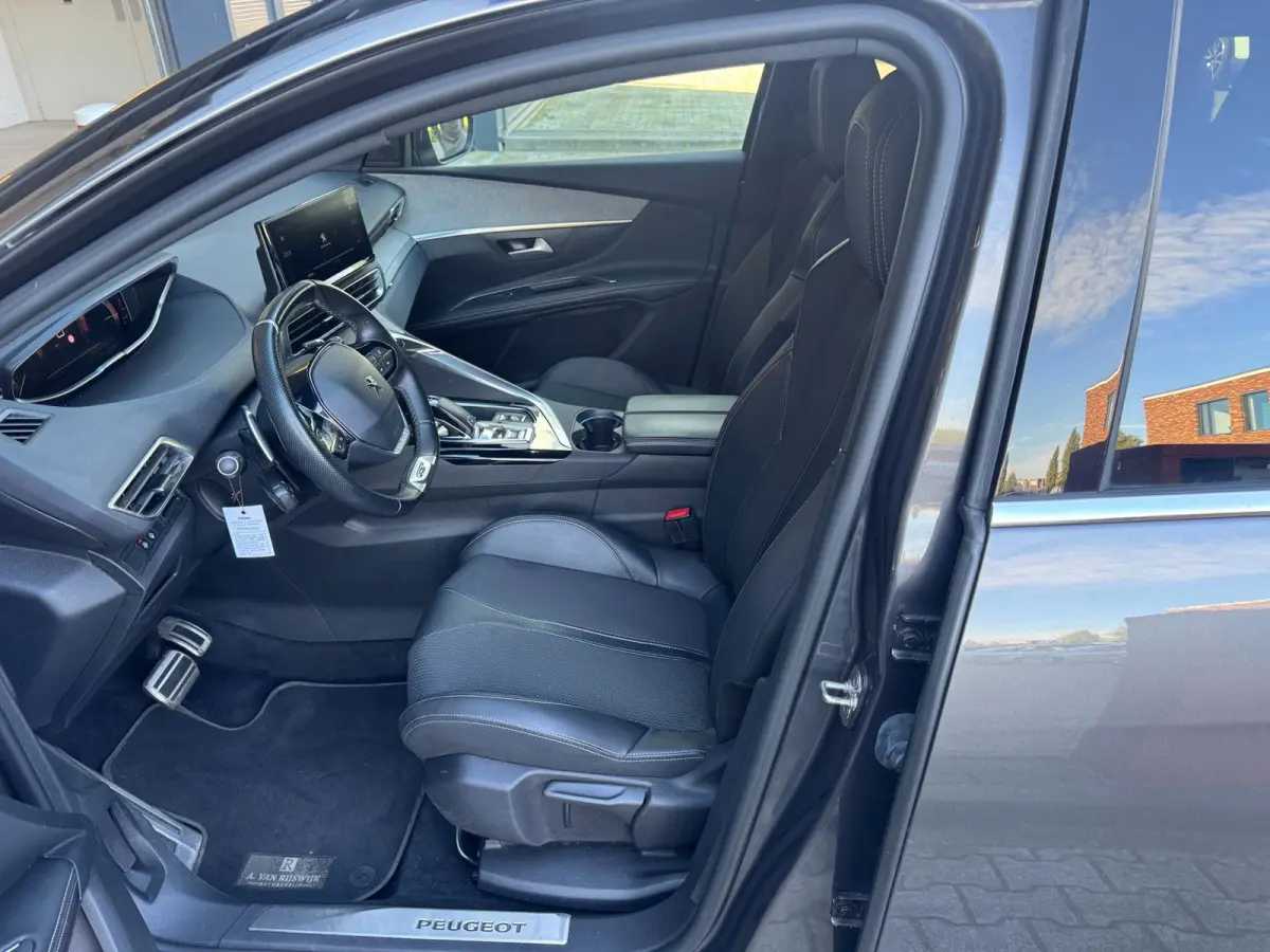 1.2 PureTech GT / NWE DISTR.RIEM !! / 7-ZITTER / ADAPTIEVE CRUISE / AFN. TREKHAAK / CAMERA / CARPLAY / KEYLESS / '18!