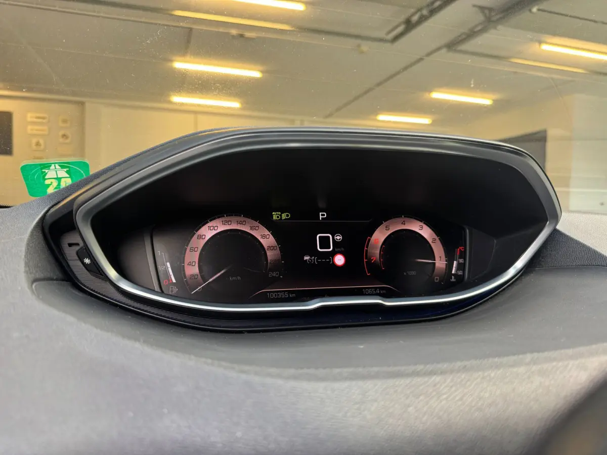 1.2 PureTech GT / NWE DISTR.RIEM !! / 7-ZITTER / ADAPTIEVE CRUISE / AFN. TREKHAAK / CAMERA / CARPLAY / KEYLESS / '18!
